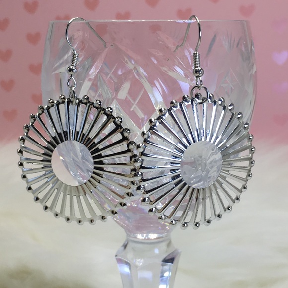 Silver hoop dangle earrings star wheel - Picture 4 of 6